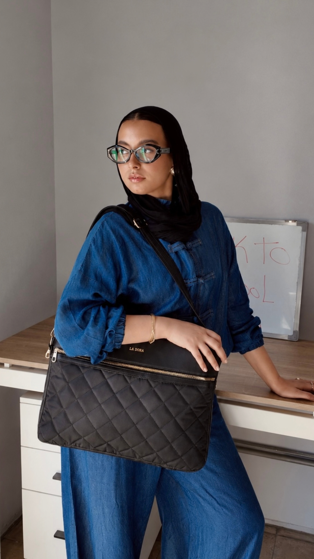 Nareya Lap sleeves