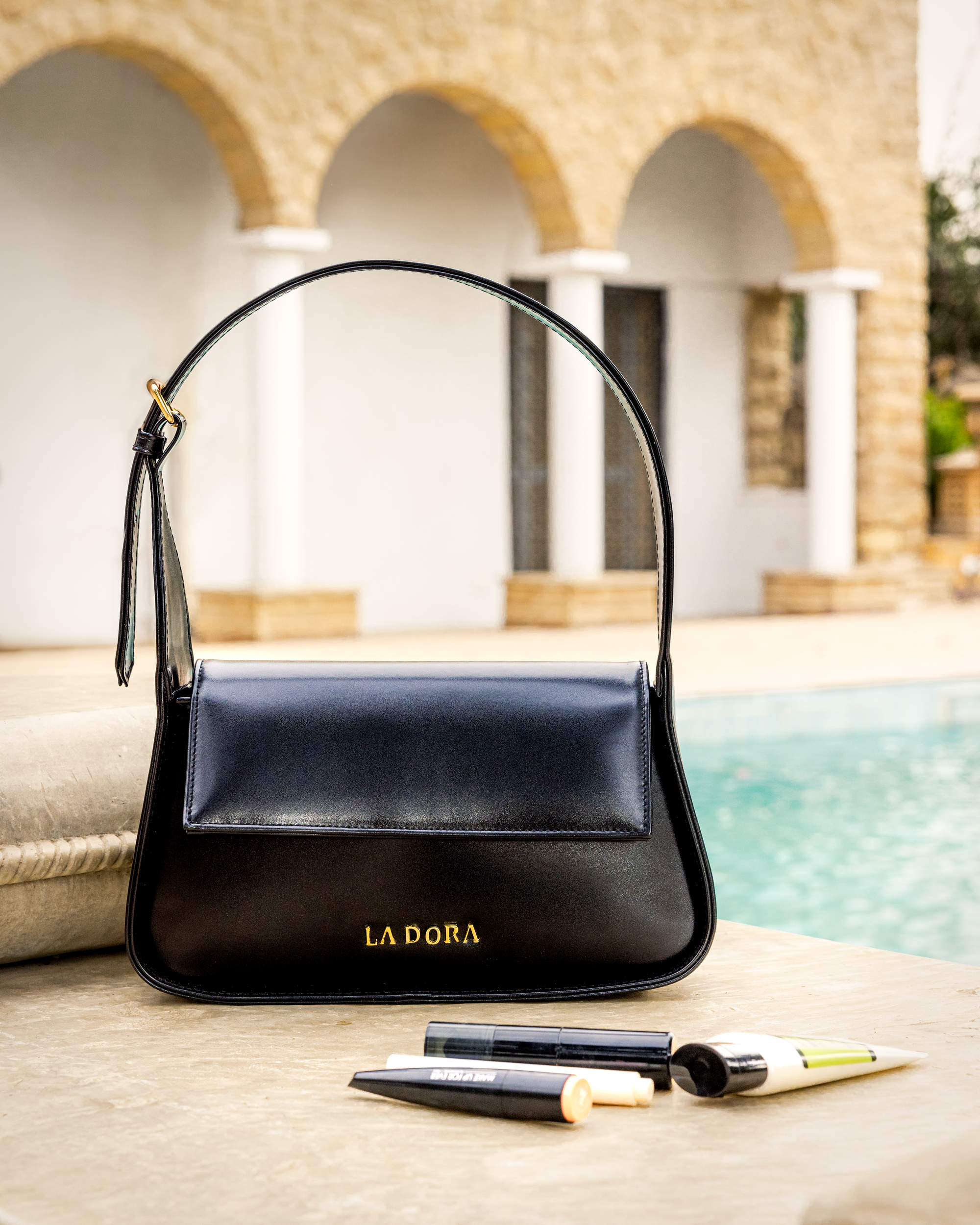 The classic carry bag - black