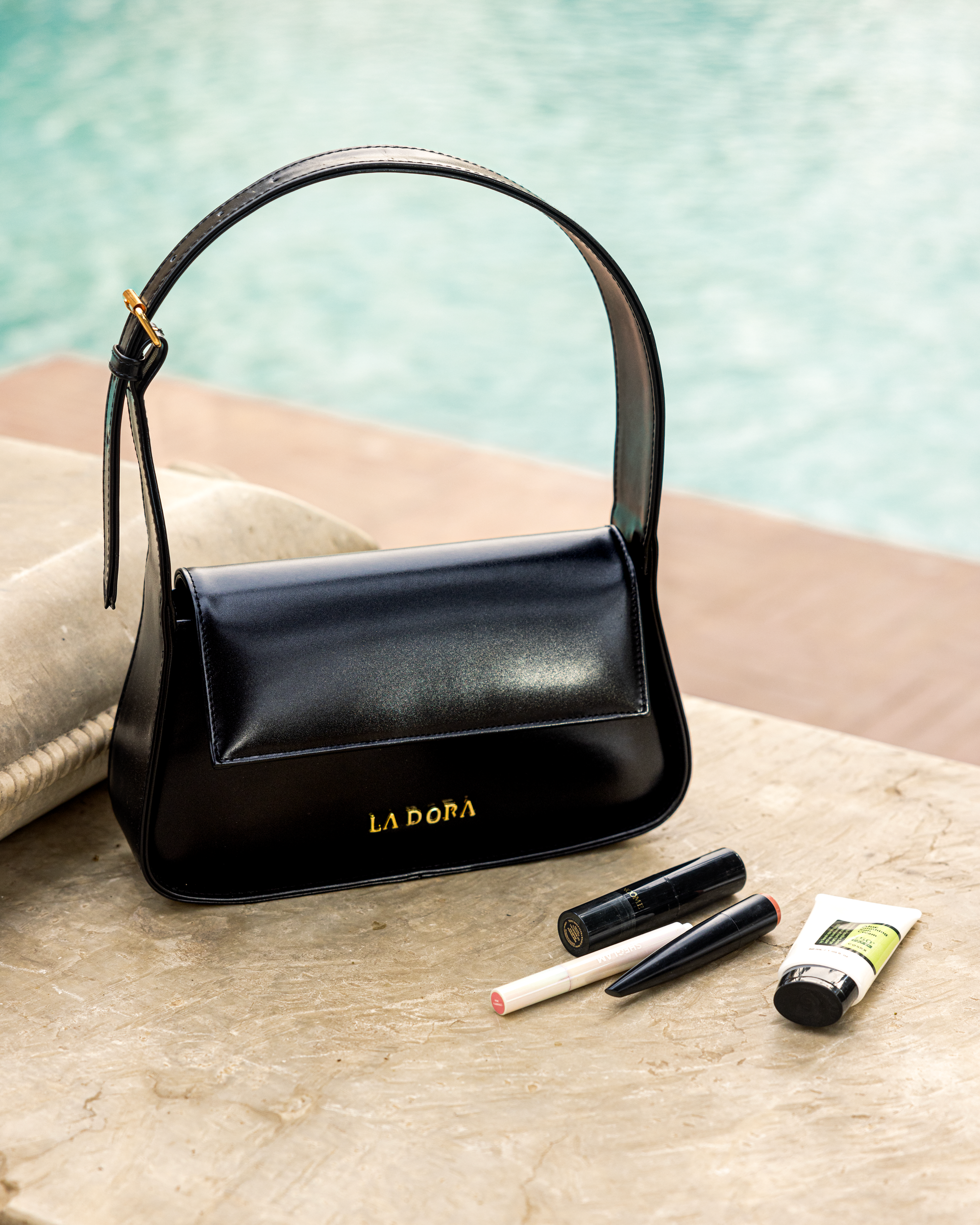 The classic carry bag - black