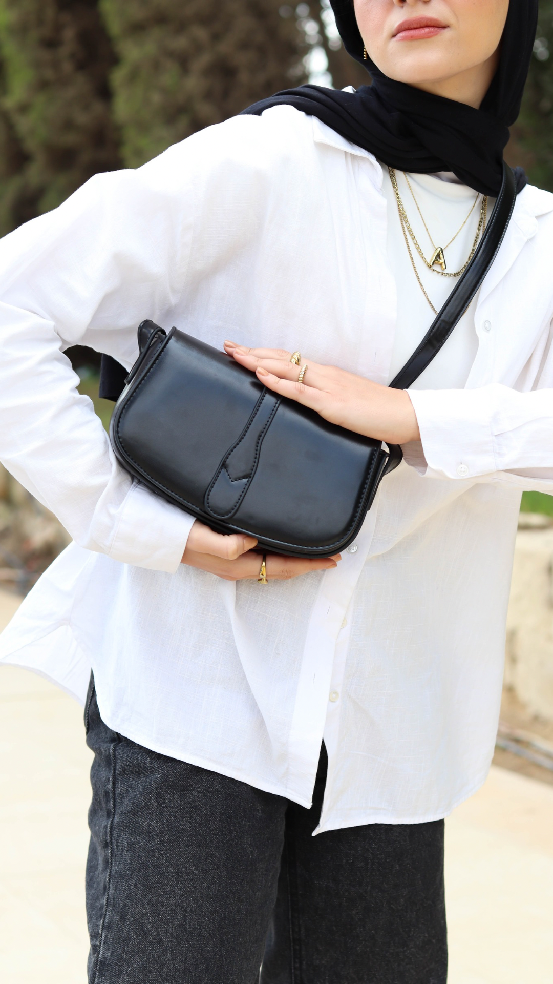 The minimal crossbody - black