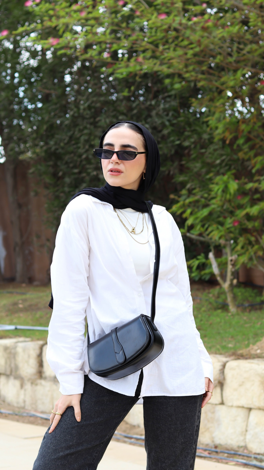 The minimal crossbody - black