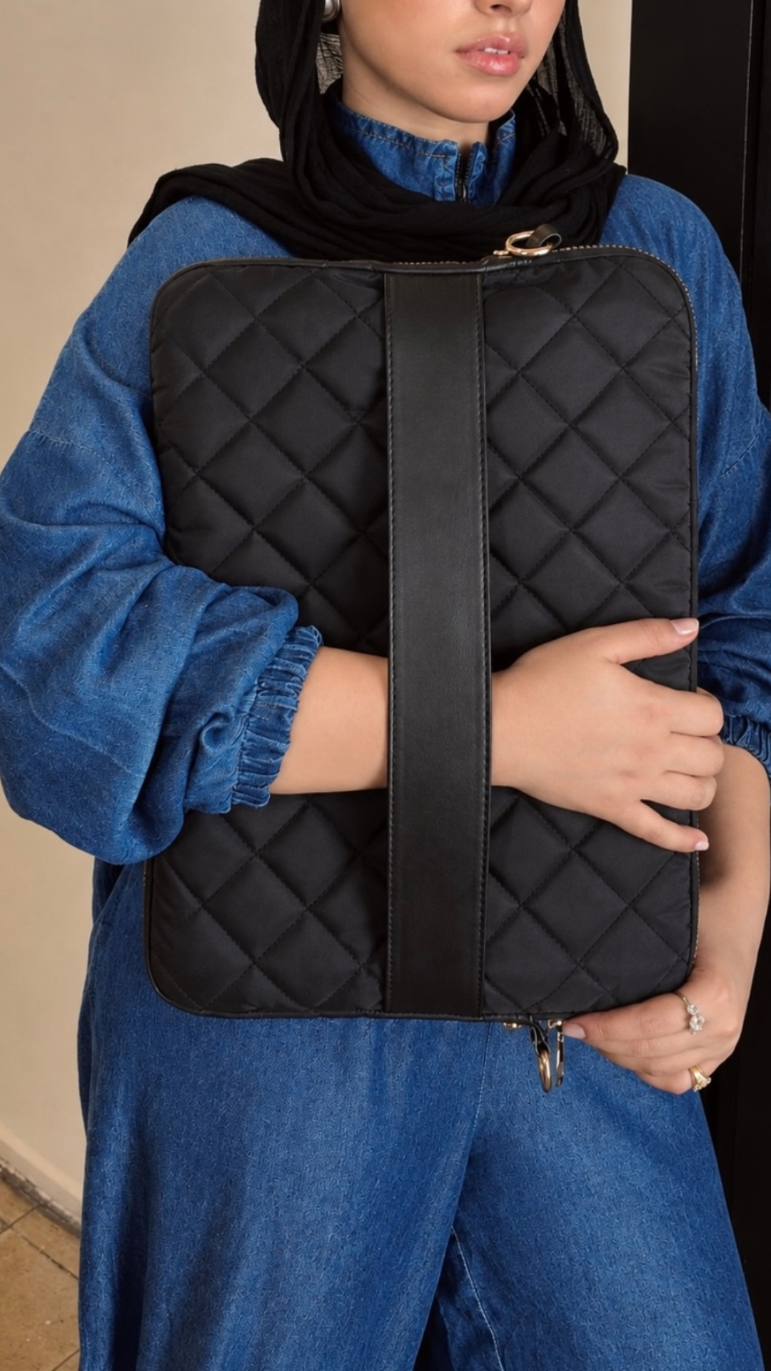 Nareya Lap sleeves