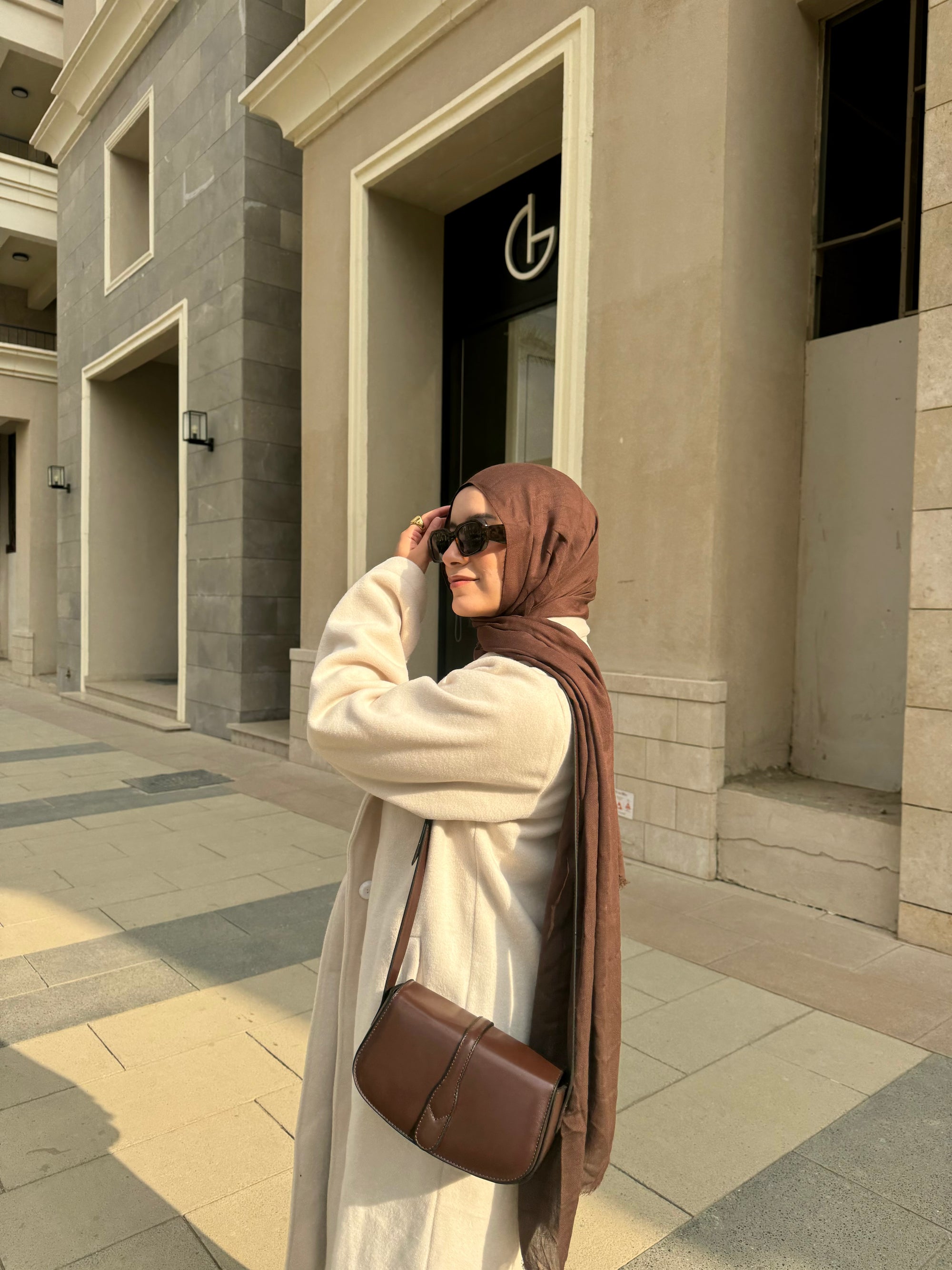 The Minimal Crossbody - dark chocolate