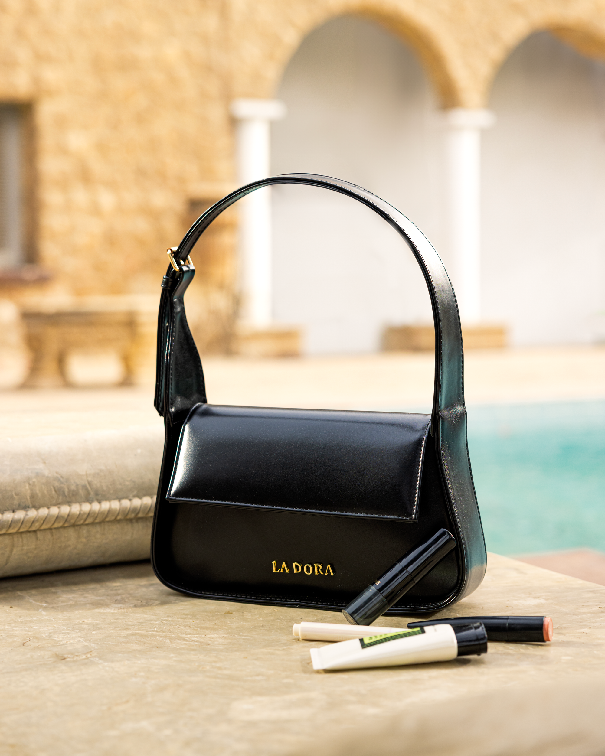 The classic carry bag - black