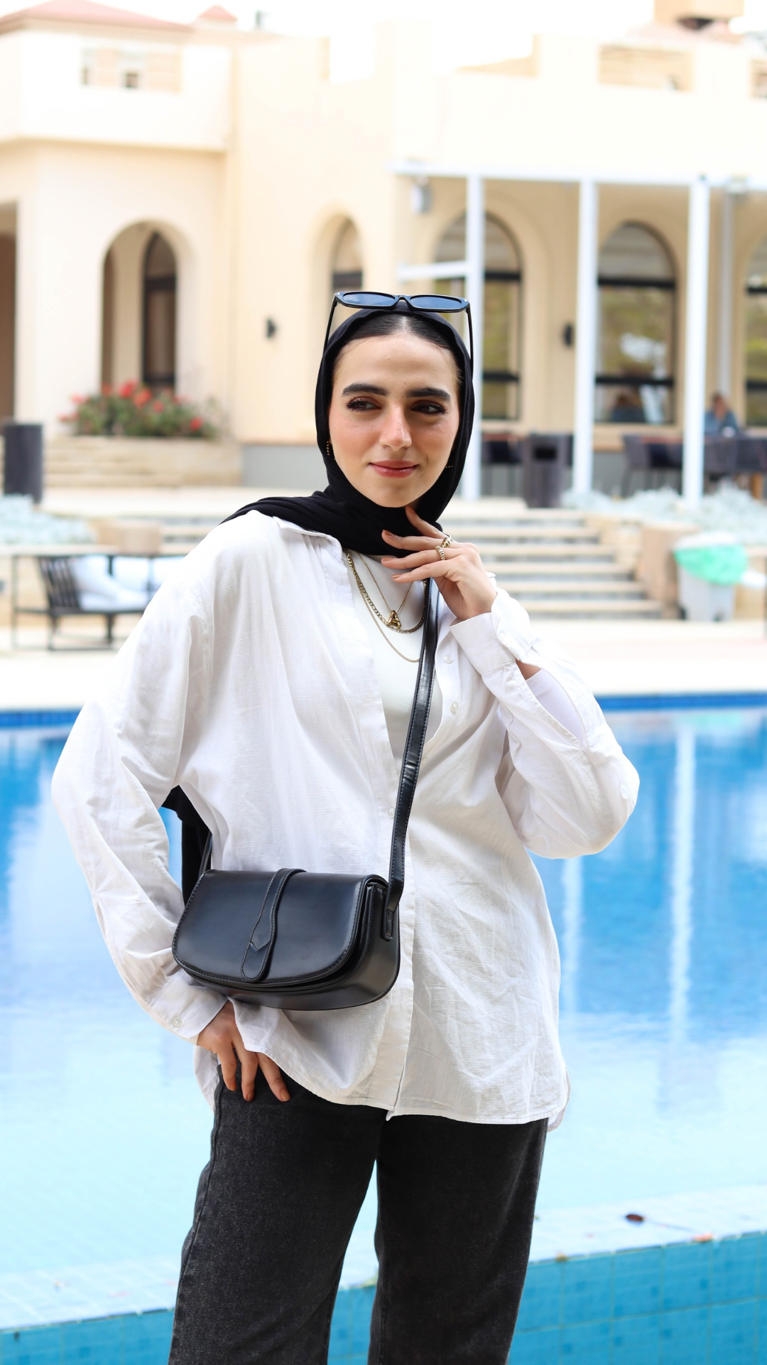 The minimal crossbody - black