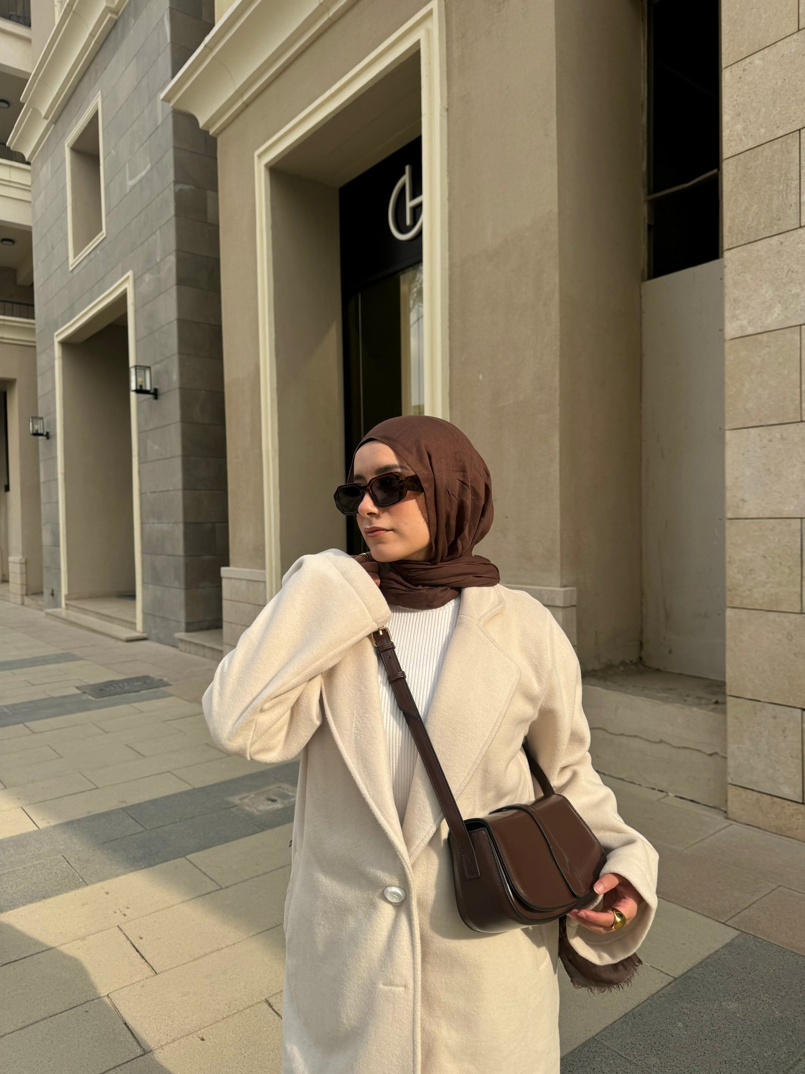 The Minimal Crossbody - dark chocolate