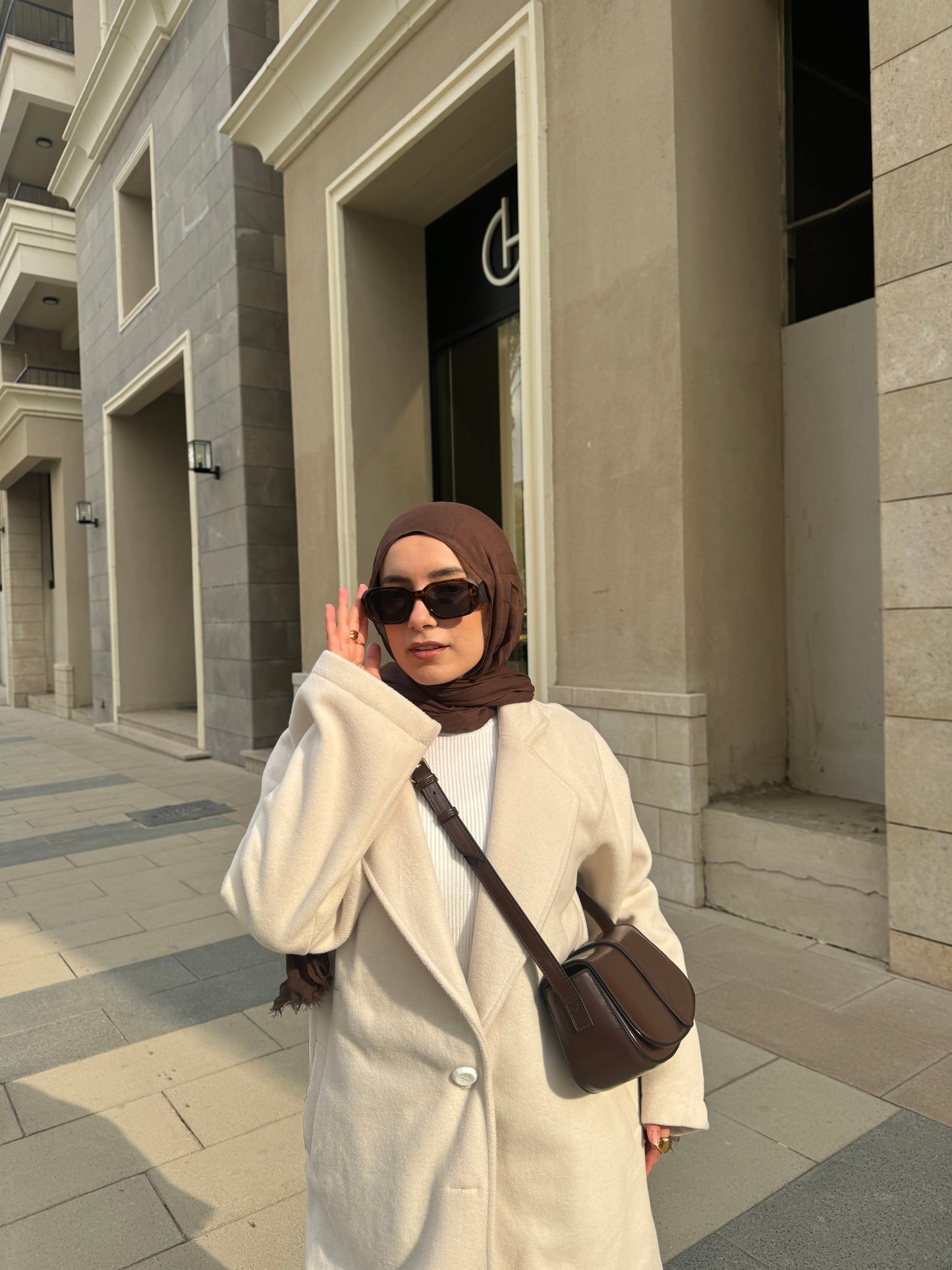 The Minimal Crossbody - dark chocolate