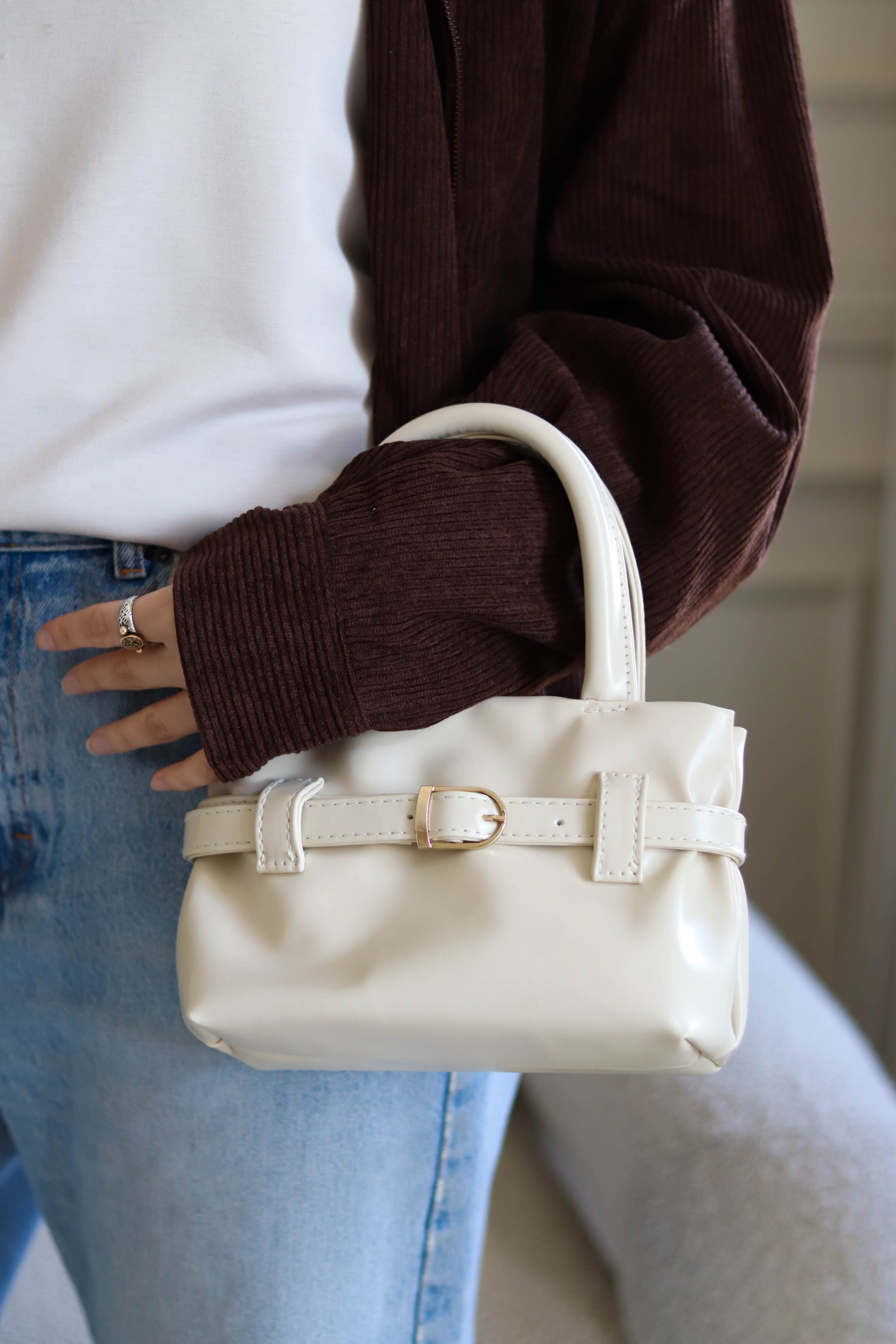The belted mini bag - light beige